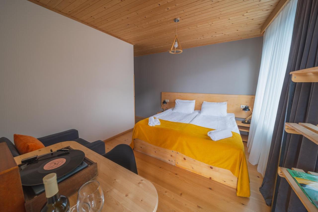 Hotel Old House Местия Экстерьер фото