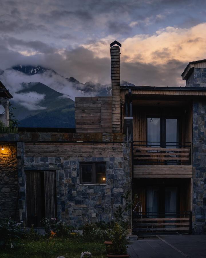 Hotel Old House Местия Экстерьер фото