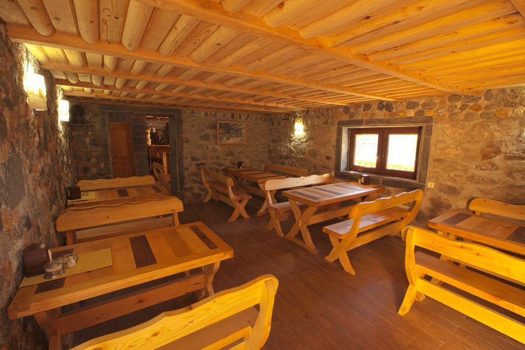 Hotel Old House Местия Экстерьер фото